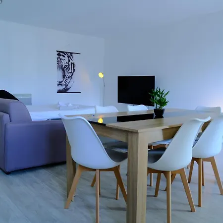 Calypso- Grand T3 70 M2 - Arrivee Autonome - Parking Prive Gratuit Apartment Melun