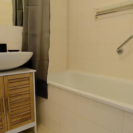 Calypso- Grand T3 70 M2 - Arrivee Autonome - Parking Prive Gratuit Apartment *