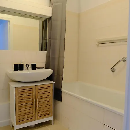 Calypso- Grand T3 70 M2 - Arrivee Autonome - Parking Prive Gratuit Apartment